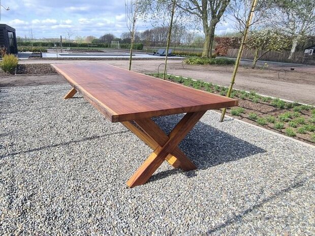 Boomstam tuintafel