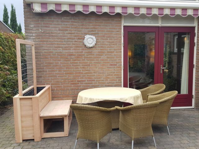 Plantenbak met een trellis