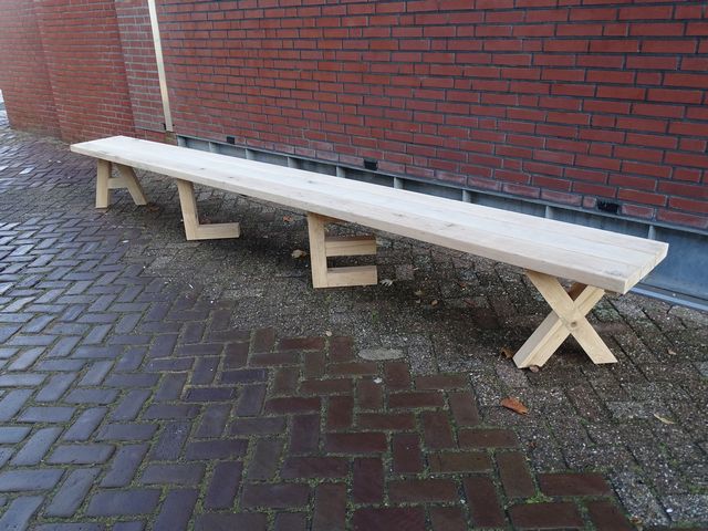 Tuinbank met letters